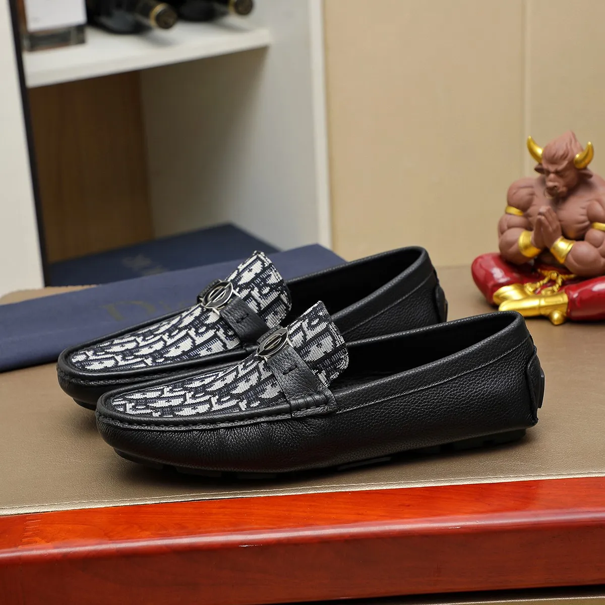 Men's shoes 💰380 🕷️🕷️[Dior] Dior's new casual men's shoes are launched in Hong Kong counters. Official website 1:1 production. Italian original first-layer cowhide + 🐷 leather lining. Designed by European and American masters. Perfect shape to create counter quality, solid color rubber wear-resistant outsole and classic dazzling toe! Super versatile and very comfortable. High-end without losing taste, fashionable and novel! ! Absolute focus! Colors available! Code number 38-44 (45.46 customized)